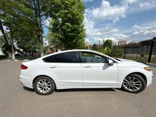 2020 Ford Fusion (North America) II Рестайлинг, белый, 1200000 рублей, вид 4