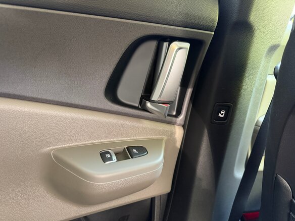 2025 Kia Carnival IV Рестайлинг, белый, 5800000 рублей - вид 34