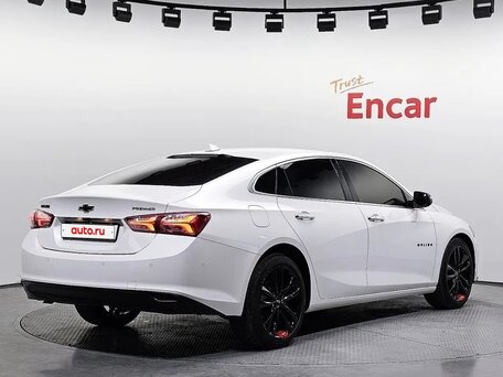 2021 Chevrolet Malibu IX Рестайлинг, белый, 1800000 рублей, вид 3
