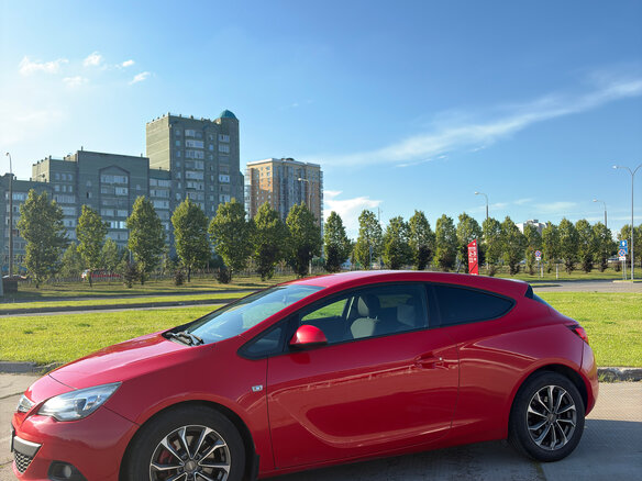 2014 Opel Astra GTC J Рестайлинг, красный, 739000 рублей - вид 4