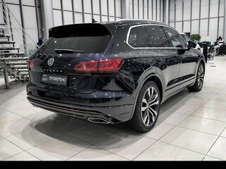 2019 Volkswagen Touareg III, чёрный, 4650000 рублей, вид 5