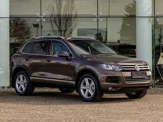 2014 Volkswagen Touareg II, коричневый, 2325000 рублей, вид 3