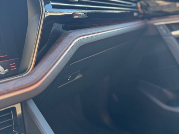 2018 Volkswagen Touareg III, коричневый, 7500000 рублей - вид 20