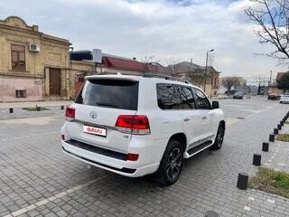 2016 Toyota Land Cruiser 200 Series Рестайлинг 2, белый, 5800000 рублей, вид 4