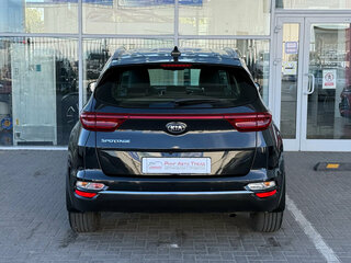 2018 Kia Sportage IV Рестайлинг, чёрный, 1969000 рублей, вид 4