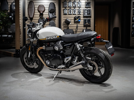 2026 Triumph Speed Twin, белый, 2170000 рублей, вид 4