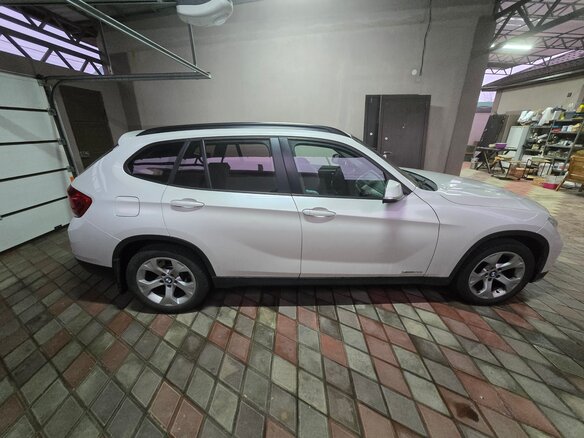 2014 BMW X1 20i I (E84) Рестайлинг, белый, 1550000 рублей - вид 1