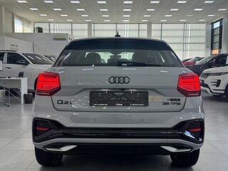 2026 Audi Q2 L 35 TFSI I Рестайлинг, серый, 3369000 рублей, вид 5