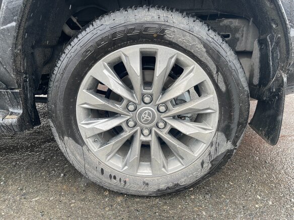 2023 Toyota Land Cruiser 300 Series, чёрный, 14300000 рублей - вид 9