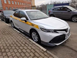 2020 Toyota Camry VIII (XV70), белый, 2200000 рублей, вид 4