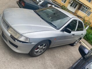1999 Mitsubishi Mirage V, серебристый, 180000 рублей, вид 1