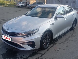 2019 Kia Optima IV Рестайлинг, серебристый, 1850000 рублей, вид 3