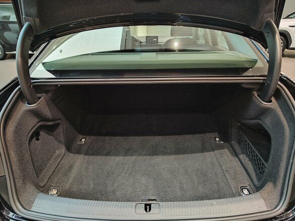 2018 Audi A4 V (B9), чёрный - вид 9