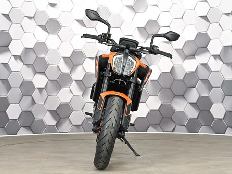 2023 KTM 890 Duke GP, оранжевый, 899000 рублей, вид 5