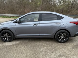2020 Hyundai Solaris II Рестайлинг, серый, 1600000 рублей, вид 4