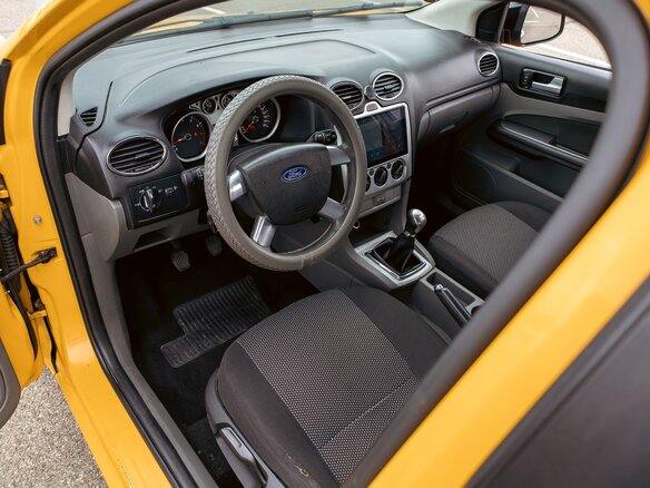 2011 Ford Focus II Рестайлинг, жёлтый - вид 12