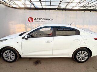2020 Kia Rio IV, белый, 1164900 рублей, вид 2