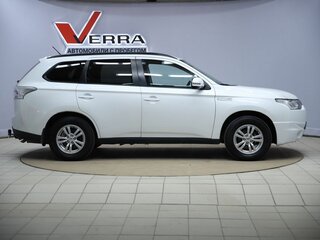 2013 Mitsubishi Outlander III, белый, 1590000 рублей, вид 4