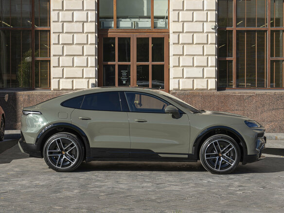 2026 Porsche Cayenne Electric IV, зелёный - вид 8