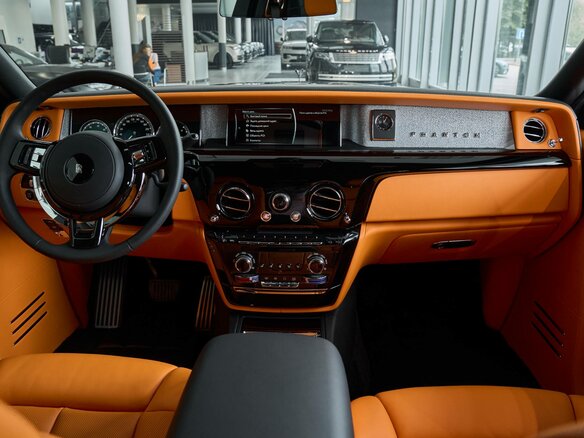 2024 Rolls-Royce Phantom VIII Рестайлинг (Series II), чёрный, 57000000 рублей - вид 13
