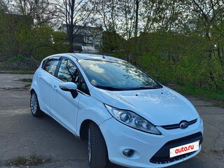 2012 Ford Fiesta Mk6, белый, 550000 рублей, вид 2