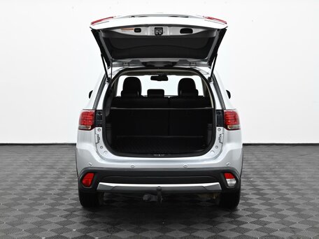 2018 Mitsubishi Outlander III Рестайлинг 2, серебристый, 1815000 рублей, вид 5
