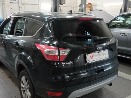 2018 Ford Kuga II Рестайлинг, чёрный, 1653000 рублей, вид 4