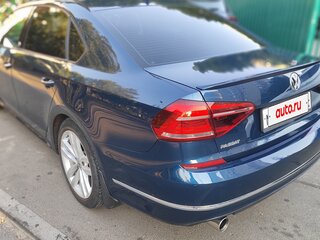 2018 Volkswagen Passat (North America and China) I Рестайлинг, синий, 1850000 рублей, вид 5