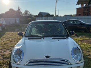 2004 Mini Hatch Cooper I (R50), белый, 420000 рублей, вид 2