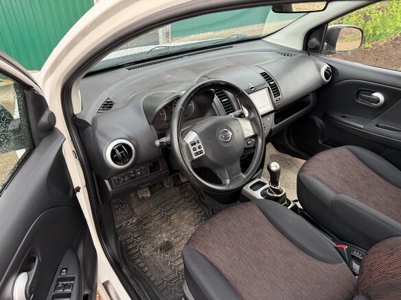 2011 Nissan Note I Рестайлинг, белый, 699999 рублей - вид 5