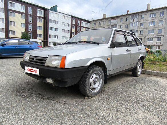 2001 Lada (ВАЗ) 21093i, серебристый, 170000 рублей