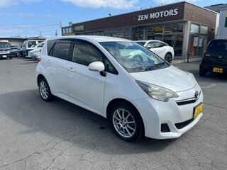 2012 Toyota Ractis II, белый, 700217 рублей, вид 3
