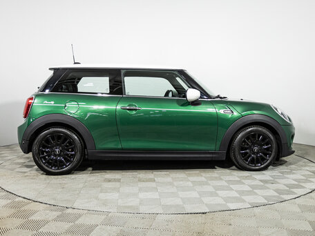 2021 Mini Hatch Cooper III (F55/F56) Рестайлинг, зелёный, 2140900 рублей, вид 4