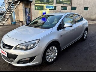 2014 Opel Astra J Рестайлинг, серебристый, 765000 рублей, вид 3
