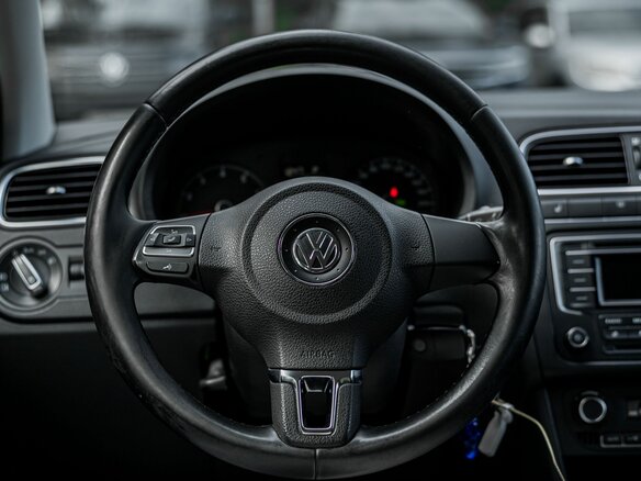 2014 Volkswagen Polo V, белый, 590000 рублей - вид 5