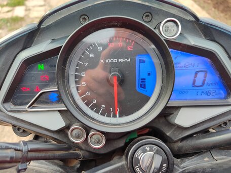 2018 Bajaj Pulsar NS 200, красный, 150000 рублей, вид 3