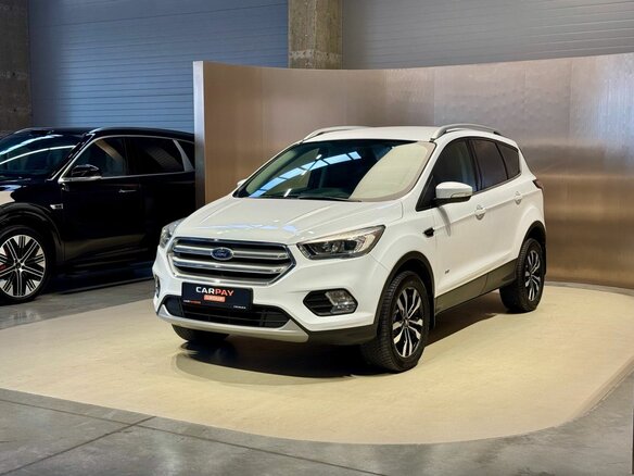 2017 Ford Kuga II Рестайлинг, белый, 1630000 рублей - вид 2