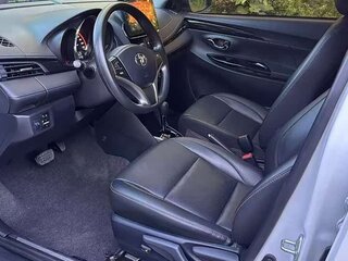 2023 Toyota Yaris L X XP150 Рестайлинг, белый, 1300000 рублей, вид 5