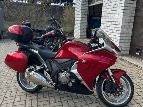 2010 Honda VFR 1200, красный, 820000 рублей, вид 2