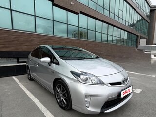 2014 Toyota Prius PHV ZVW35 III Рестайлинг (XW30), серебристый, 1450000 рублей, вид 2