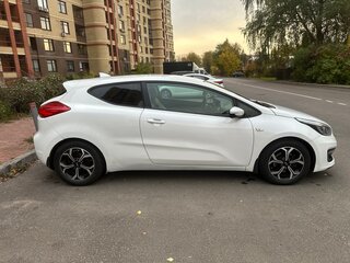 2017 Kia Ceed II Рестайлинг, белый, 1200000 рублей, вид 4