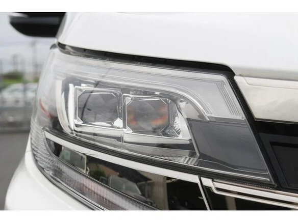 2021 Toyota Noah III (R80) Рестайлинг, белый, 2050000 рублей - вид 9
