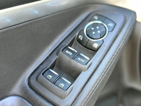 2015 Ford Explorer V Рестайлинг, белый, 1990000 рублей - вид 13