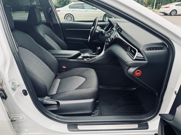 2020 Toyota Camry VIII (XV70), белый, 2890000 рублей - вид 13