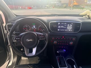 2021 Kia Sportage IV Рестайлинг, белый, 2100000 рублей, вид 5