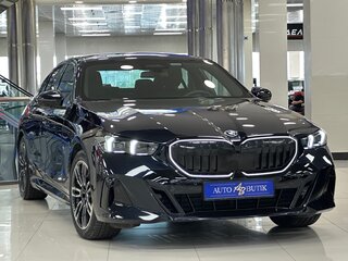 2023 BMW 5 серии 520d xDrive VIII (G60/G61/G68), синий, 7150000 рублей, вид 2