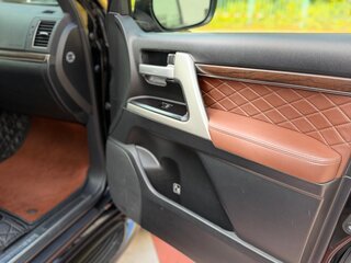 2017 Toyota Land Cruiser 200 Series Рестайлинг 2, чёрный, 4800000 рублей, вид 1