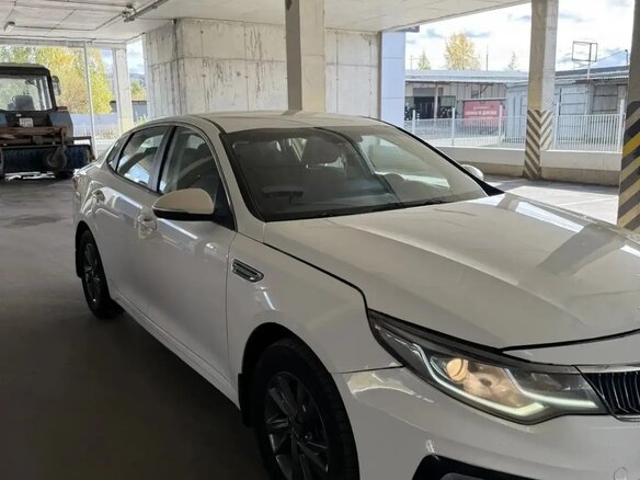 2019 Kia Optima IV Рестайлинг, белый, 1100000 рублей - вид 2