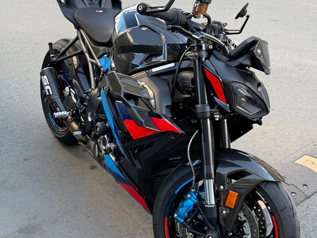 2025 BMW M 1000 R, чёрный, 2500000 рублей, вид 2