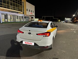 2019 Hyundai Elantra VI (AD) Рестайлинг, белый, 800000 рублей, вид 4